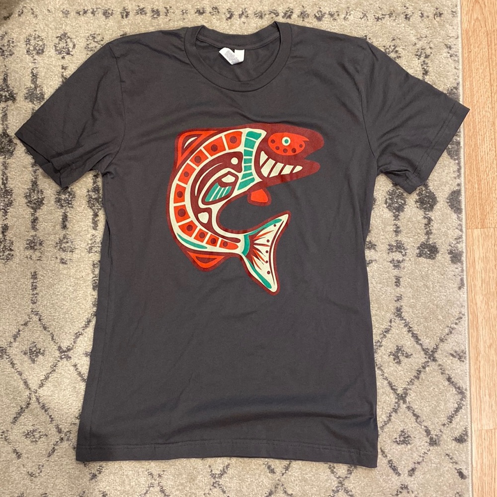 Men’s Medium gray native fish shirt